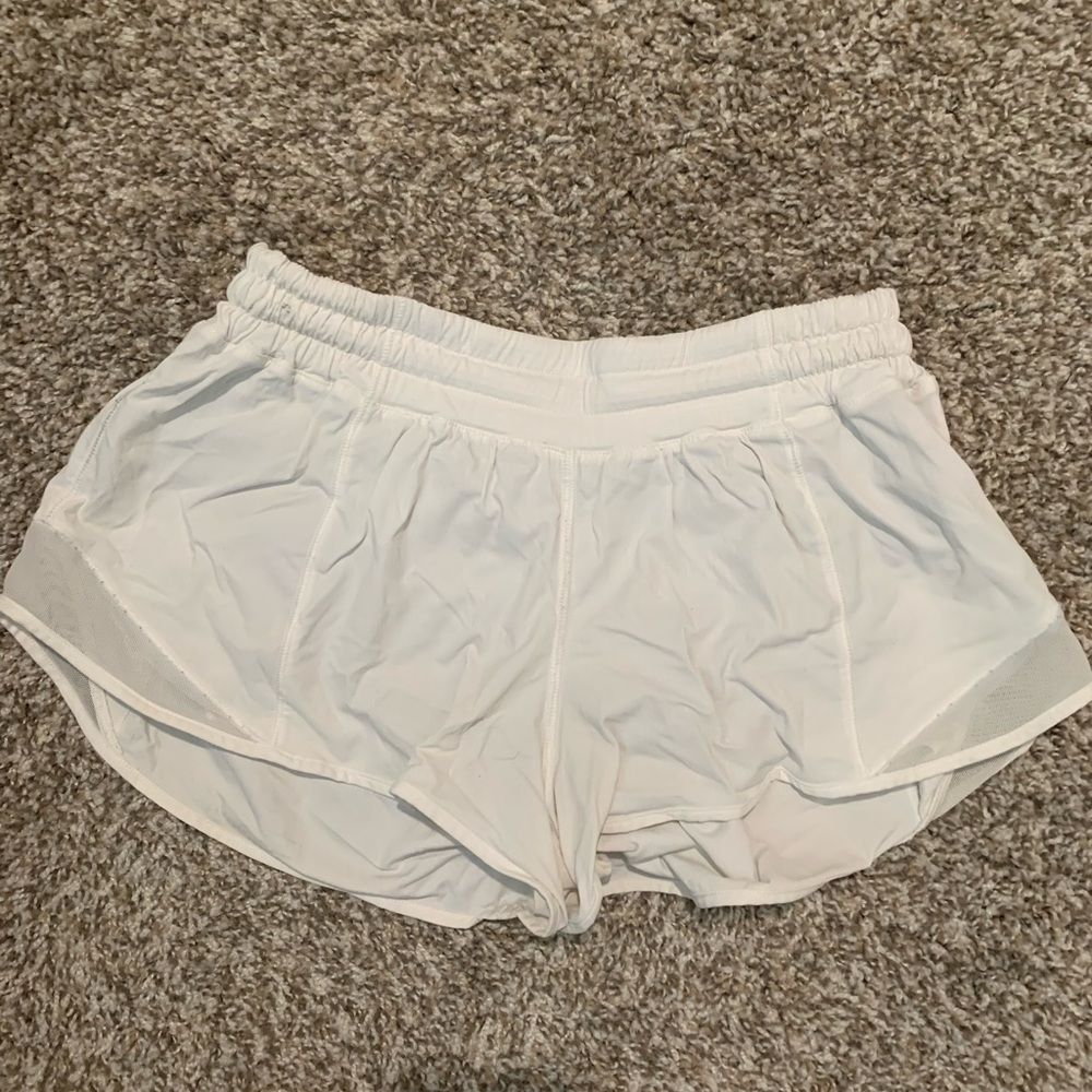 white lululemon hotty hot shorts 2.5” in white